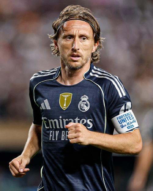 欧联杯｜8项数据挂零 孙兴民老矣？！