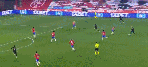 年薪5000万球星竟打包免费水！#篮球